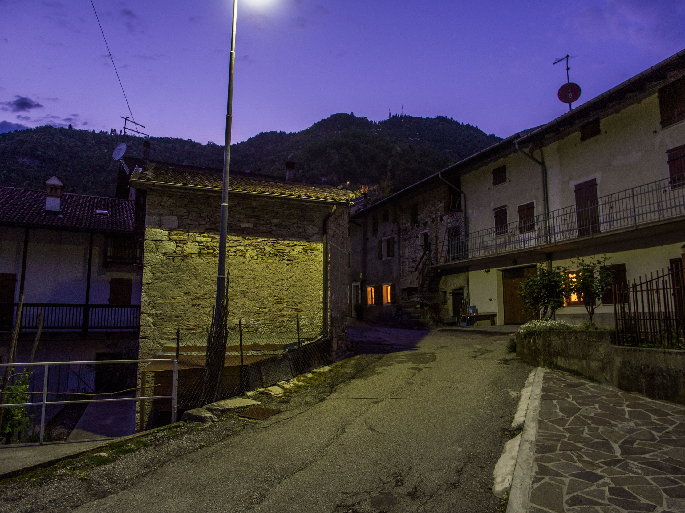 Incino in the dark, illuminated by a street light